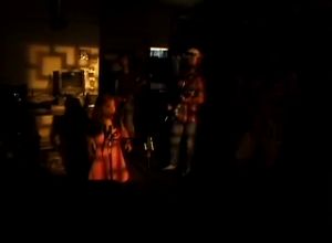 Зрелый дядя трахает молодую лилипутку